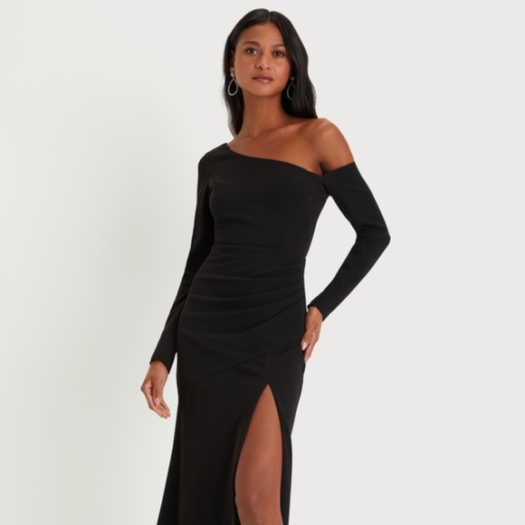 Lulus Dresses & Skirts - Lulus Elegant Sensation Black Asymmetrical Pleated Maxi Dress - Size M